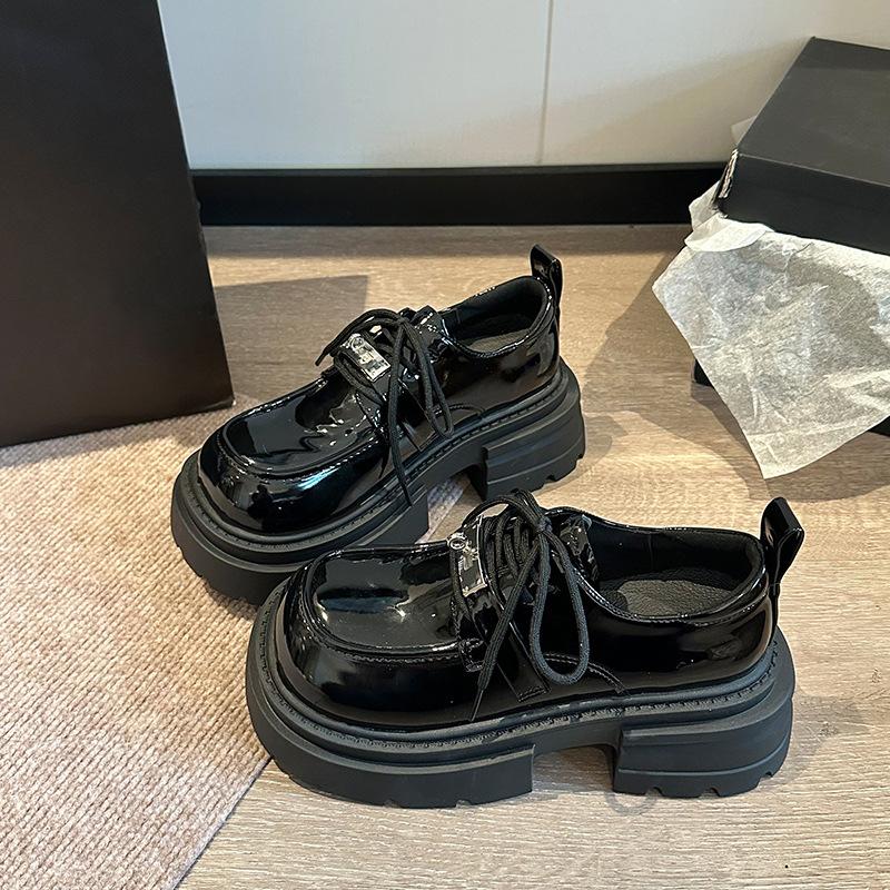 

Женские черные туфли на толстой подошве из маленькой кожи, весна 2025, новые, на шнуровке, в британском стиле, ретро, универсальные лоферы, одинарные туфли 40 чёрный