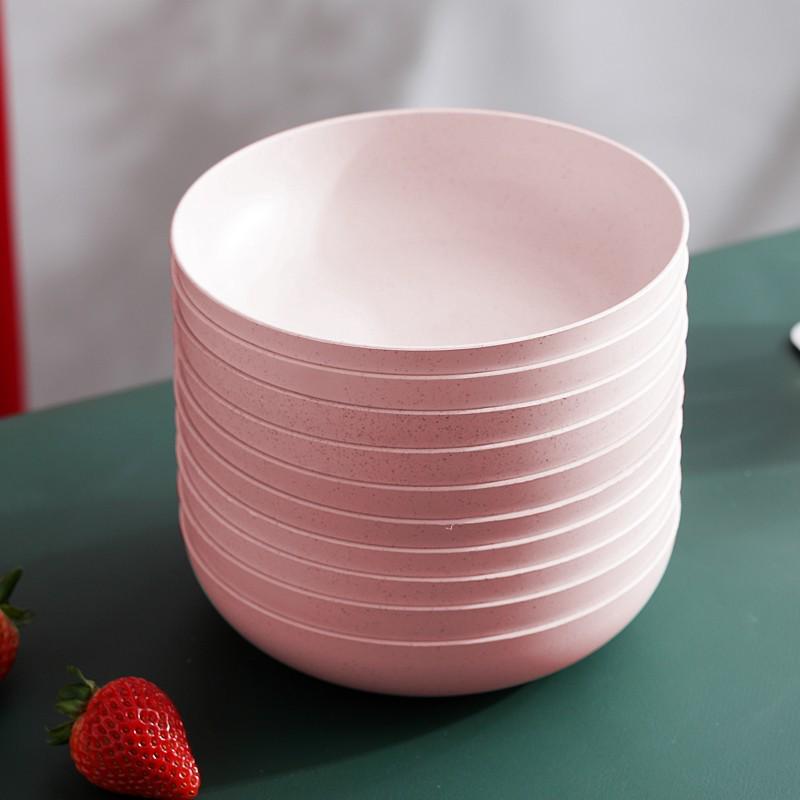 Sada biologicky odbouratelných plastových jídelních talířů odolných vůči vysokým teplotám