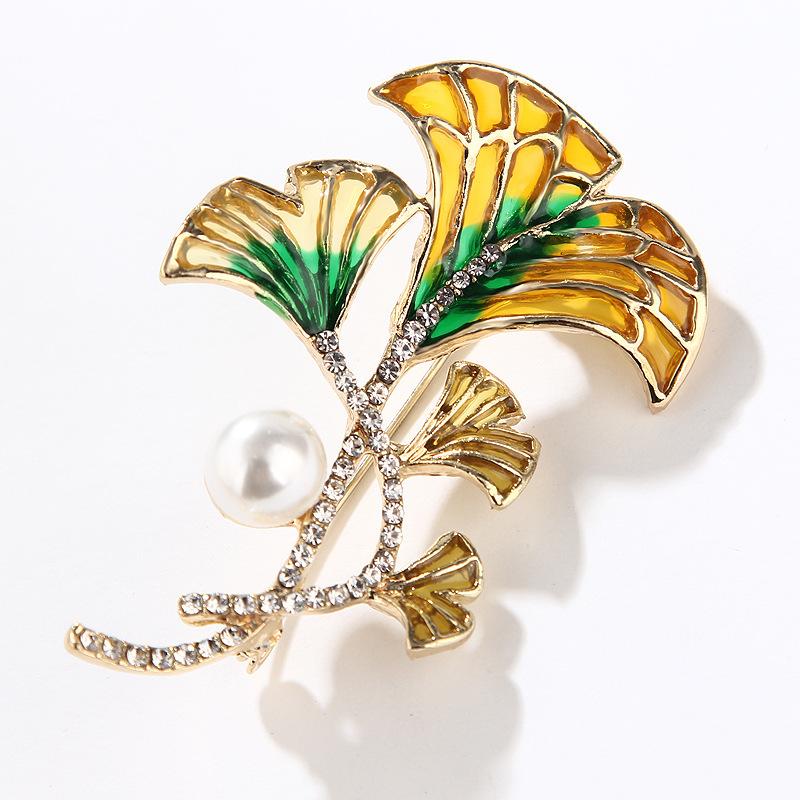 Light Luxury Exquisite Ginkgo Leaf Inlaid Zirconium Brooch Personalised Multi Leaf Pearl Pin Clothing Accessories Perfect Gift for Couples