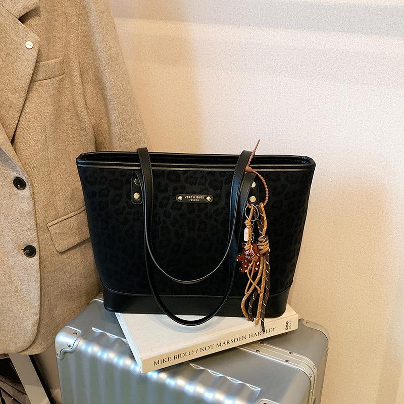 Premium Bag Women's 2025 New Autumn and Winter Retro Shoulder Bag Commuter Tote Bag Large Capacity Women's Bag