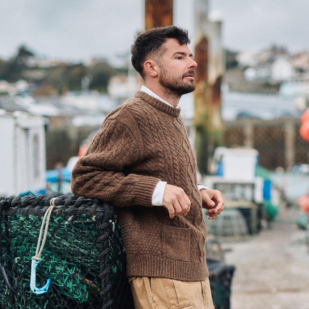 Geonjiulleunseu Shetland Wool Aran Pocket Sweater - Moss Brown
