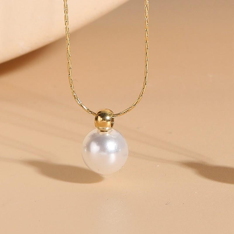 2025 New Fashion Women Temperament Freshwater Pearl Pendant Necklace Women Ins Luxury Pearl Pendant Titanium Steel Necklace