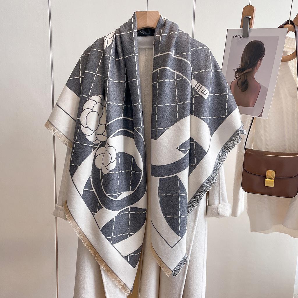 Fashion Imitation Cashmere Women'S Thickened Warm Shawl Flower Ball Simple Atmosphere High-End Scarf