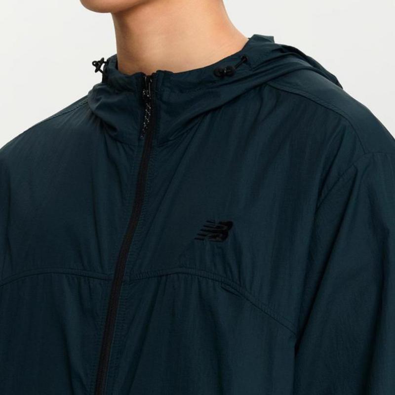 New Balance Essential Small Logo Windbreaker Nbnae21013 Bs