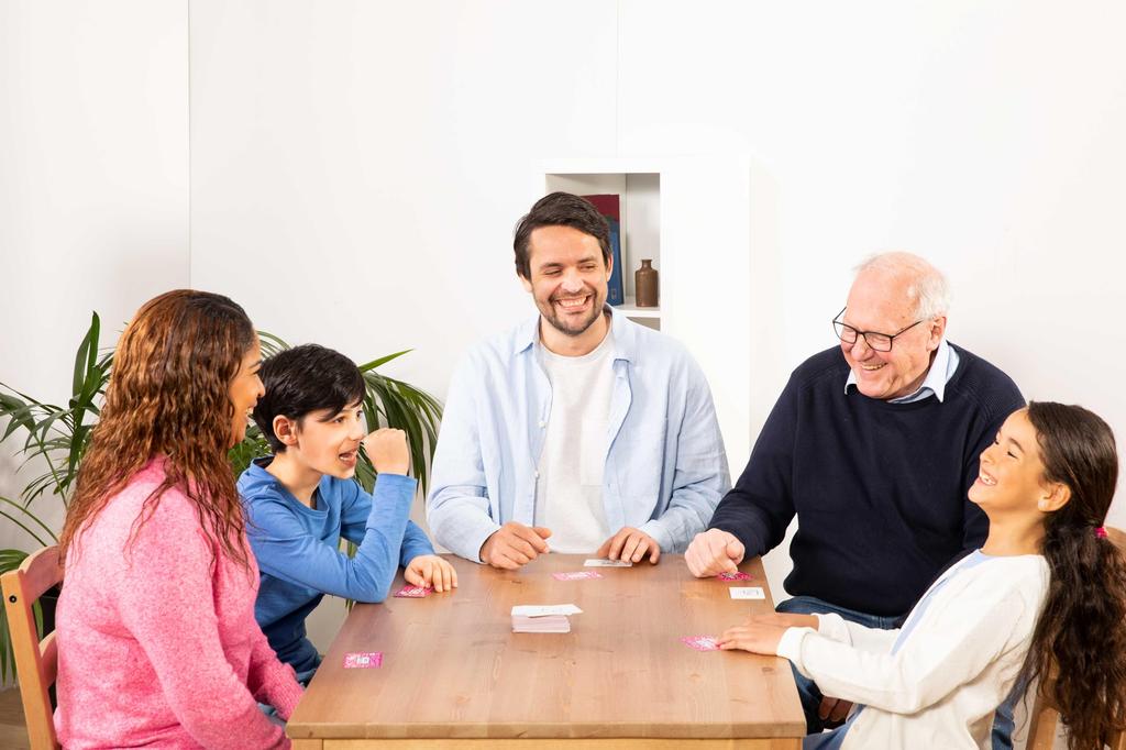 Ravensburger Not a Board Japanese 22676 Ages Table Party Memory German Game Award Nominated Gift "That's Hat!" Game, Edition, 4, 8+ [Card Game, Game,