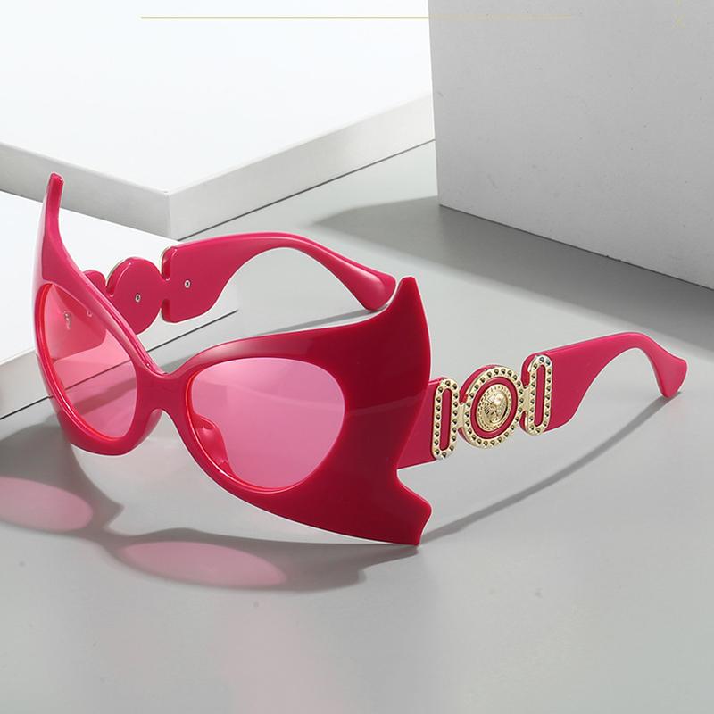 Luxury Brand Designer Oversized Demon Bat Sunglasses Women For Men Vintage Fashion Punk Eyeglasses Sun Glasses Cow Head Shades