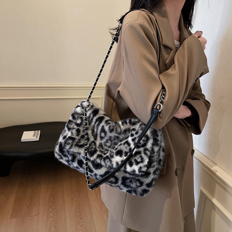 Urban Minimalist Leopard Print Pattern Plush Tote Square Bag For Daily Use