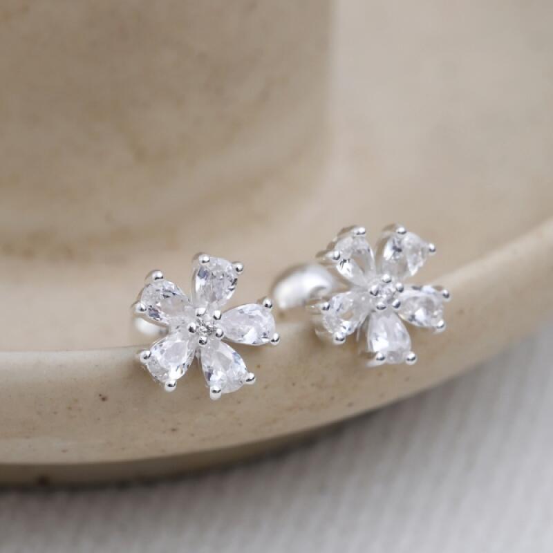 

Women s Accessories Sari Daily Cubic Flower Piercing