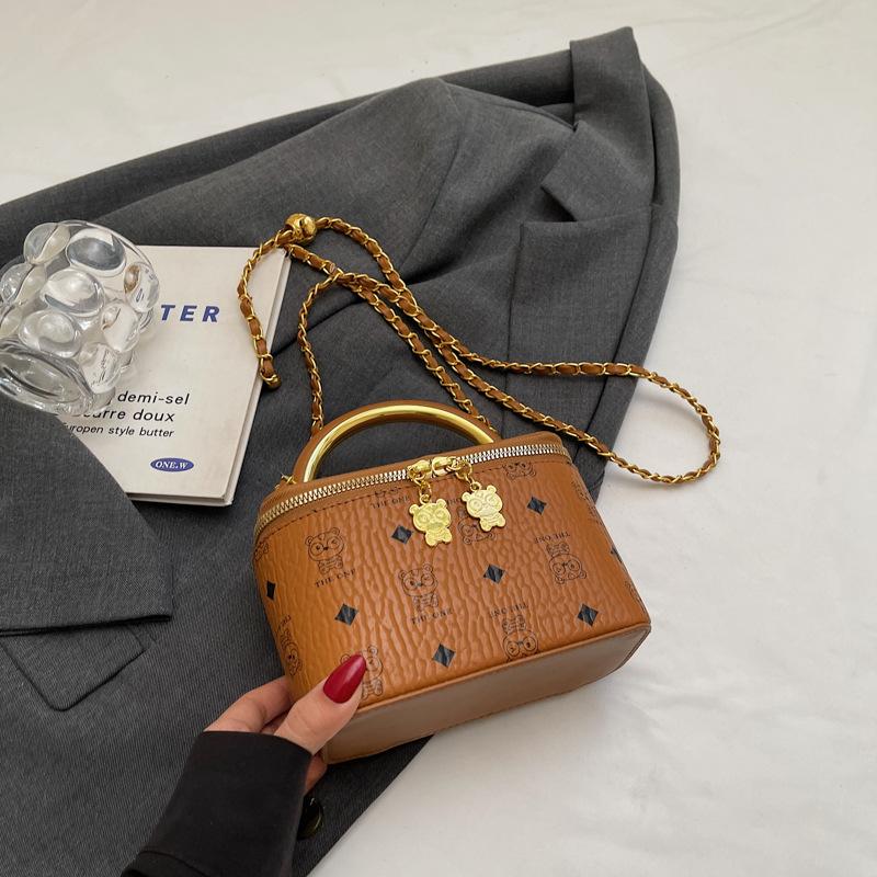 

Premium contrasting color bag women s new versatile chain messenger bag summer portable box small square bag