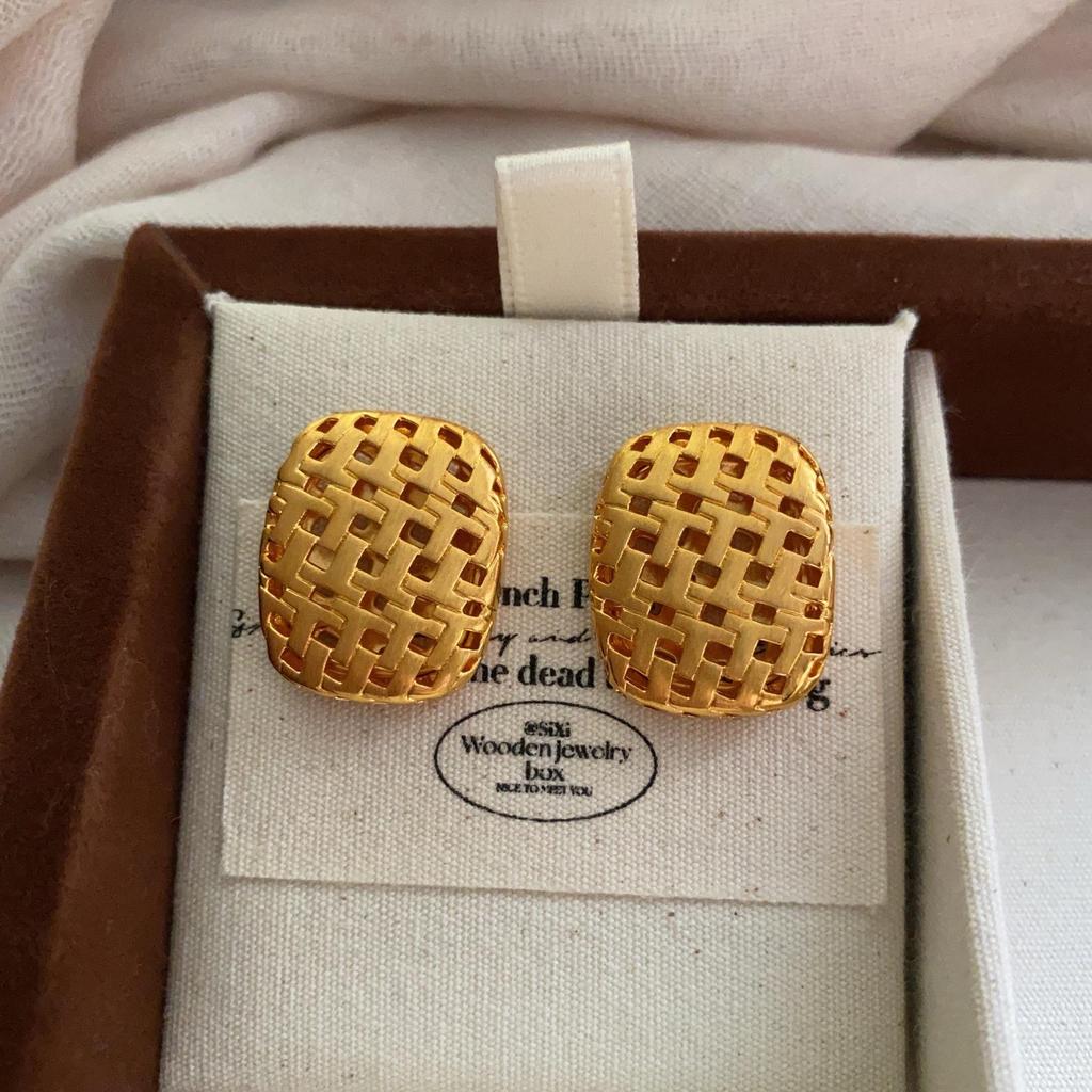 Square Metal Woven Hollow Earrings Stud Earrings Light Luxury Niche Design Retro Premium Cold Earrings Minimalist