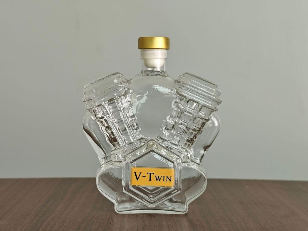 V-Twin Engine Whiskey Decanter High Borosilicate Glass Wine Bottle Decorative Spirits Carafe