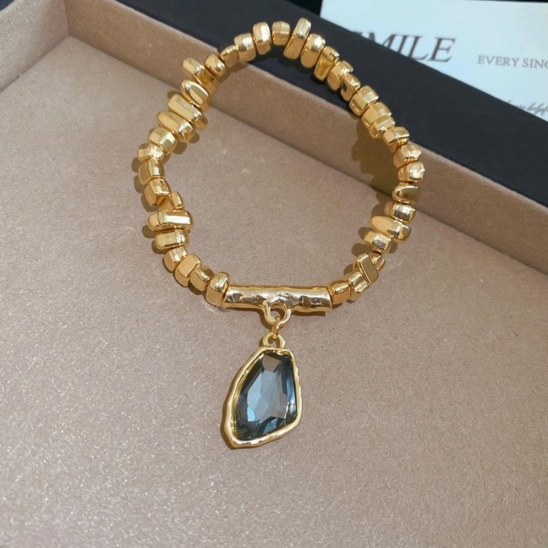 Diamond-set irregular triangular pendant necklace bracelet set fashion style high-end jewelry