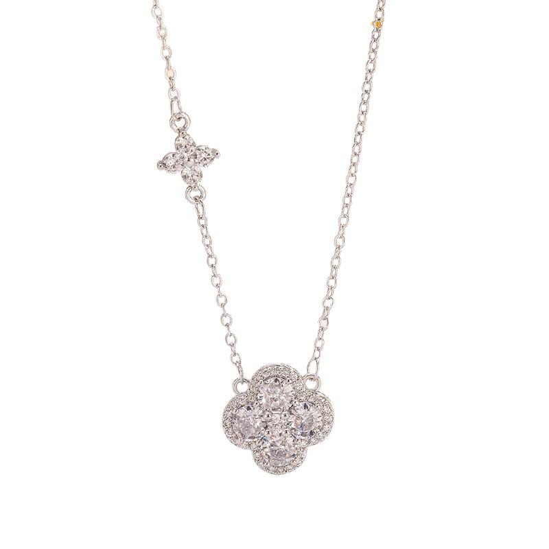 Lucky Four-leaf Clover Necklace for Women A Luxurious and Sophisticated Floral Clavicle Chain A Perfect Gift for Women
