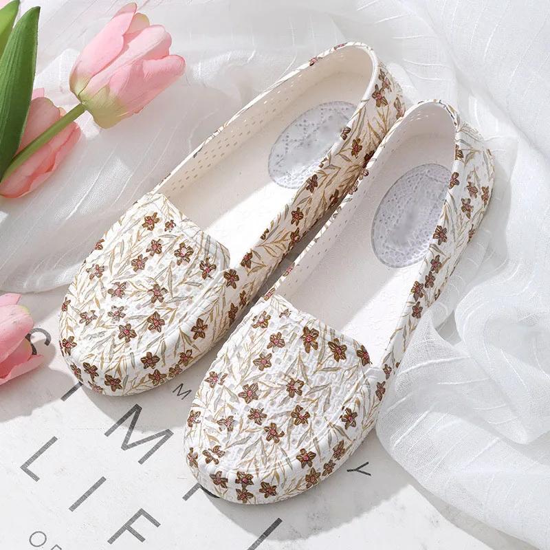 

Fashion Flats Sandalias De Mujer Ladies Shoes Summer Comfort Soft Beach Shoes Flat Heels Set Feet Hollow Floral Mother Non-slip Slides 40