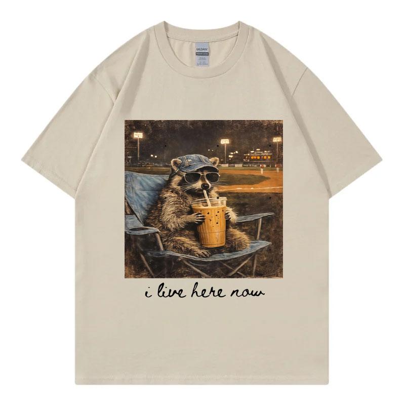 

I Live Here Now Funny Raccoon Meme Graphic T Shirts Fashion Vintage Short Sleeve Tshirt Unisex Women Casual Loose Cotton Tshirts 4XL