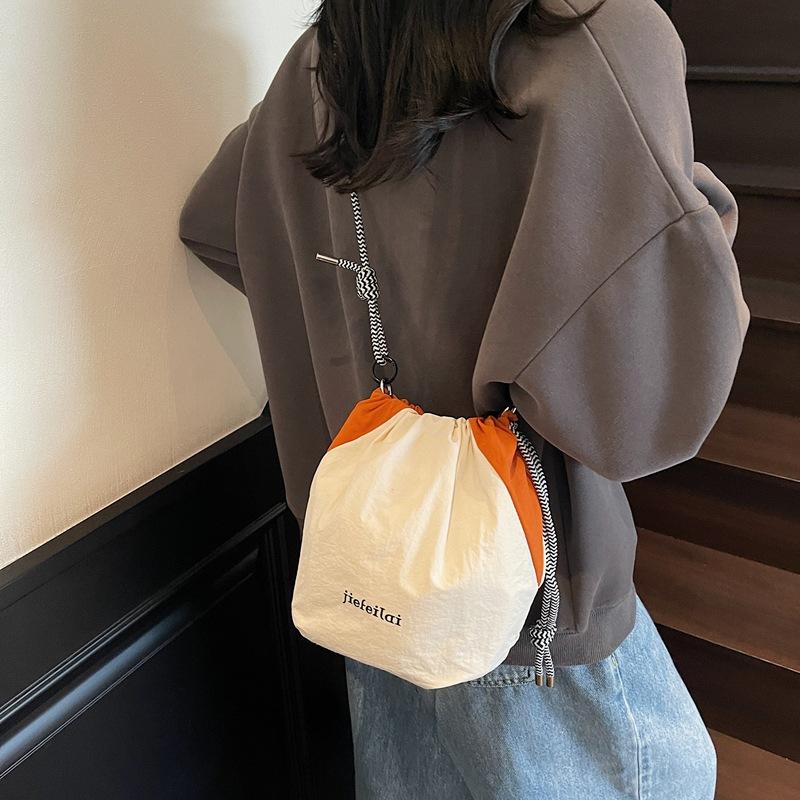 Day Camera Bag Women's Outdoor Lightweight Bundle Bag Portable Storage Bag Casual Photography Bag One Shoulder Messenger Bag