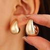 New Retro High-end Hollow Earrings Women's French Trend Gold-plated Light Luxury Temperament Plain Ring Earrings Women