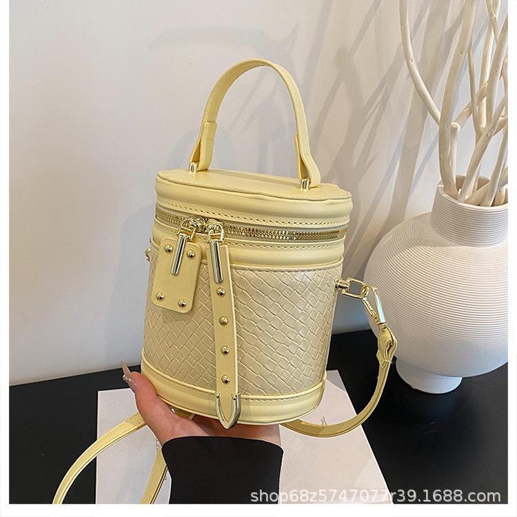 2025 new trendy contrast bucket bag niche design crossbody mobile phone bag fashionable high-end handbag shoulder bag for women