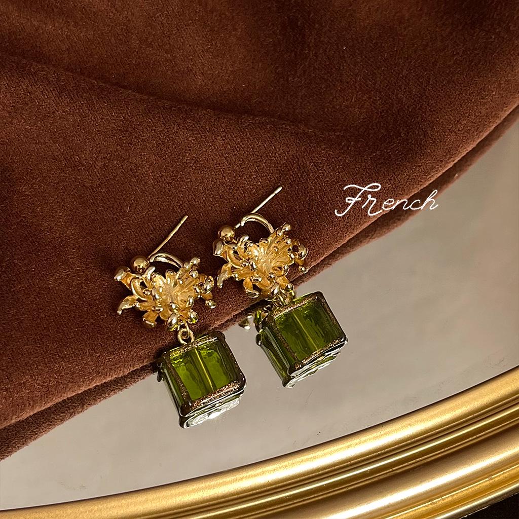 Chinese-Inspired Elegant 925 Silver Stud Earrings with Exaggerated Design