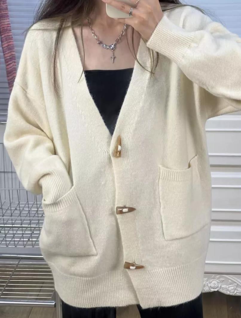 

Женский трикотажный кардиган большого размера с застежкой-рог - Осень/Зима 2024 Свободный верхний свитер-пальто Small кремовый/белый