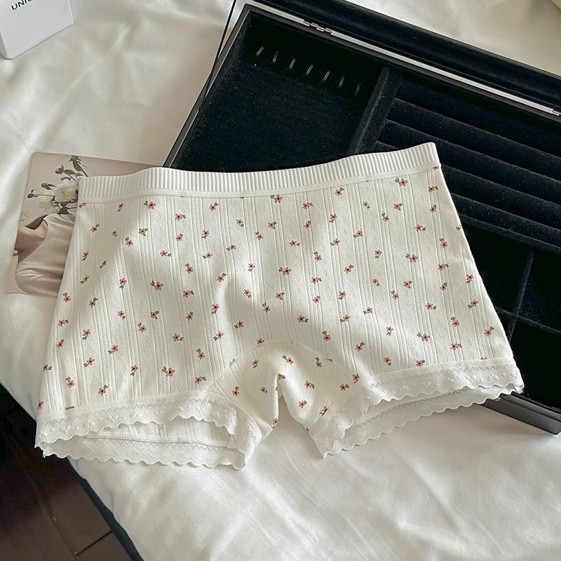 Female Spring and Autumn Flowers Pure Cotton Breathable No Trace No Roll Edge Anti Light Flat Angle Underwear