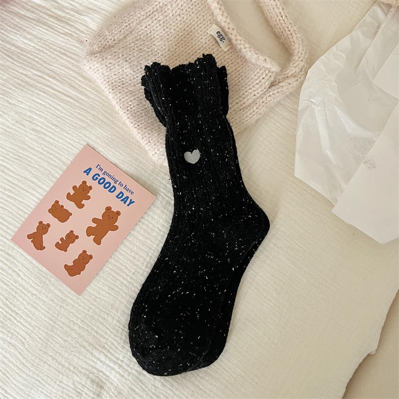 Thickened Lace Dot Yarn Wool Socks, Women's Heart-shaped Embroidered Mid-calf Socks, Warm Autumn and Winter Thick Thread Pile Socks