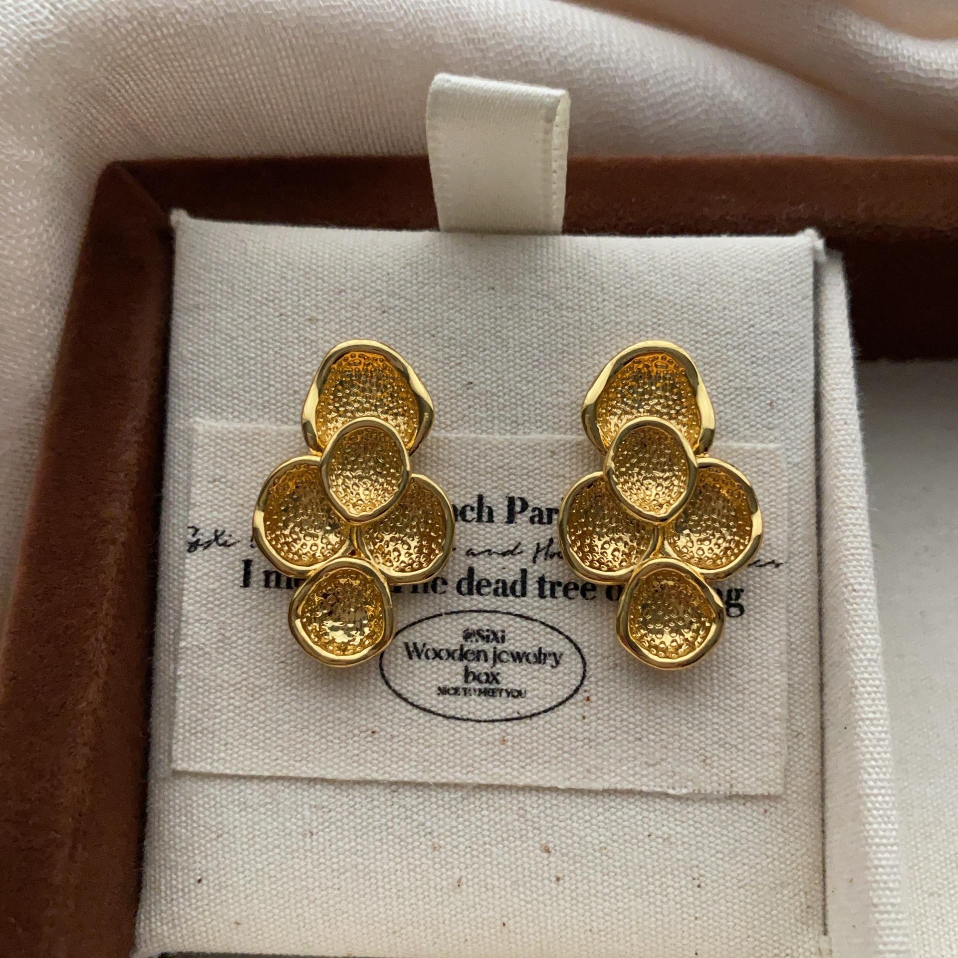 Multi-Layer Irregular Round Petal Stud Earrings, Premium French Retro Art Atmosphere, Exquisite Earrings.