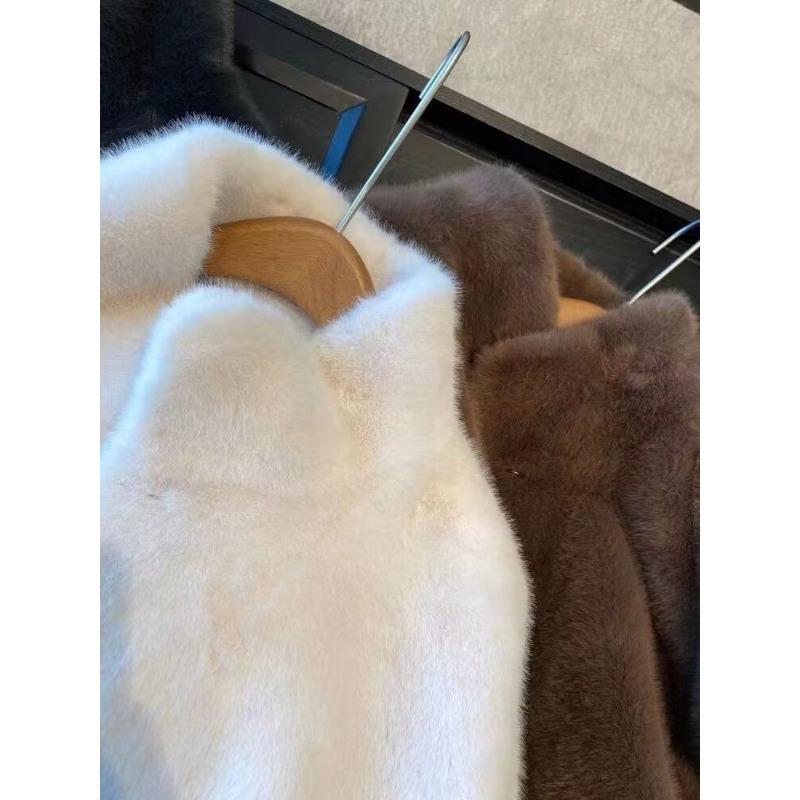 Dámský krátký béžový kabát z umělé kožešiny se stojáčkem Teplá zimní bunda Ležérní streetové oblečení