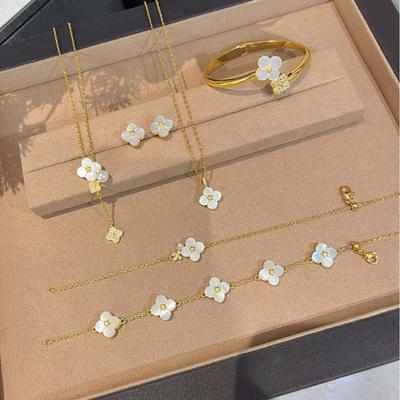 French Retro Four-Leaf Flower White Shell Necklace, Five-Flower Bracelet, Petal Temperament, Advanced Light Luxury Set, Live Broadcast Supply