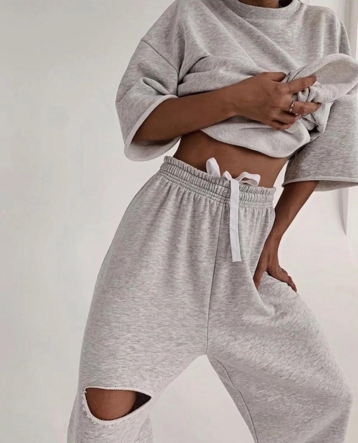 

MCLLCTN Carmelange Oversize-футболка с порванным спортивным костюмом M