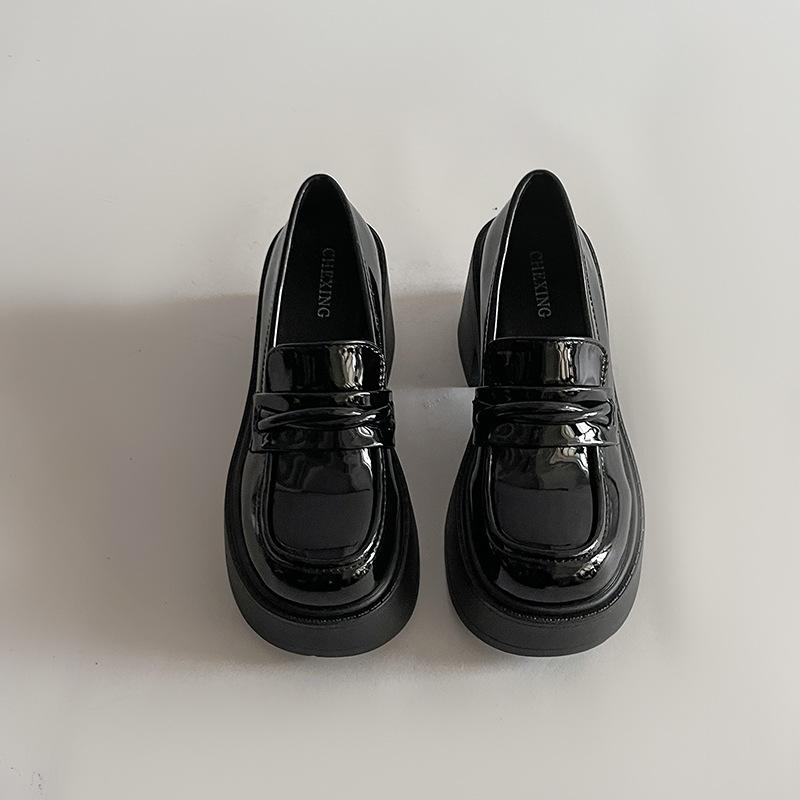 

Туфли Мэри Джейн на платформе в британском ретро-стиле, женские, 2025 новинка, японский круглый носок, толстый каблук, с юбкой, маленькие кожаные туфли 35