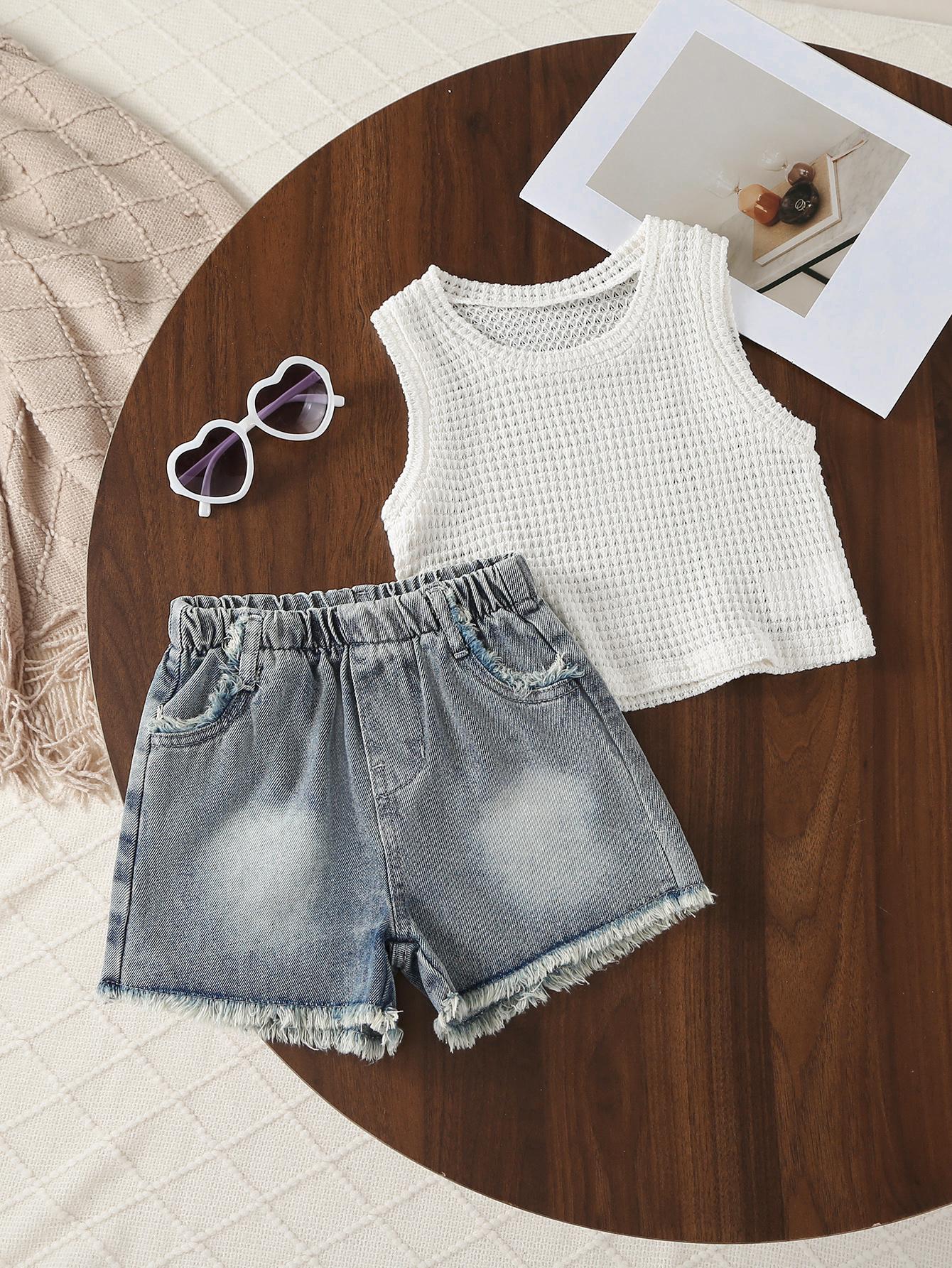 

Two-piece set for little girls: cute, relaxed, casual, openwork white vest, versatile retro-style frayed denim shorts, summer outfit. 7Y бежевий