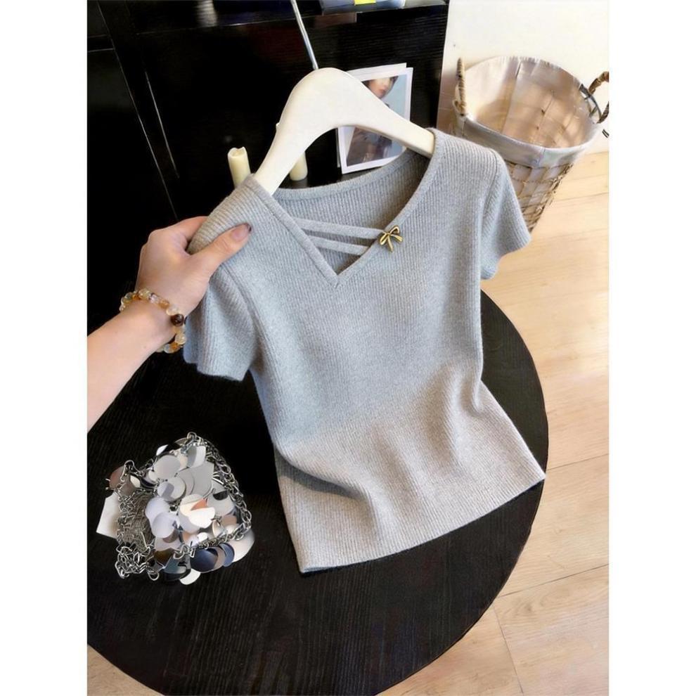 French Minimalist V-Neck Knitted Women's T-Shirt - Slim Fit, Short-Sleeve, 2026 Spring/Summer Design