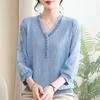Mom's Stylish Sheer V-Neck T-Shirt for Middle-Aged and Elderly Women, Lightweight Knit Top with Seven-Point Sleeves