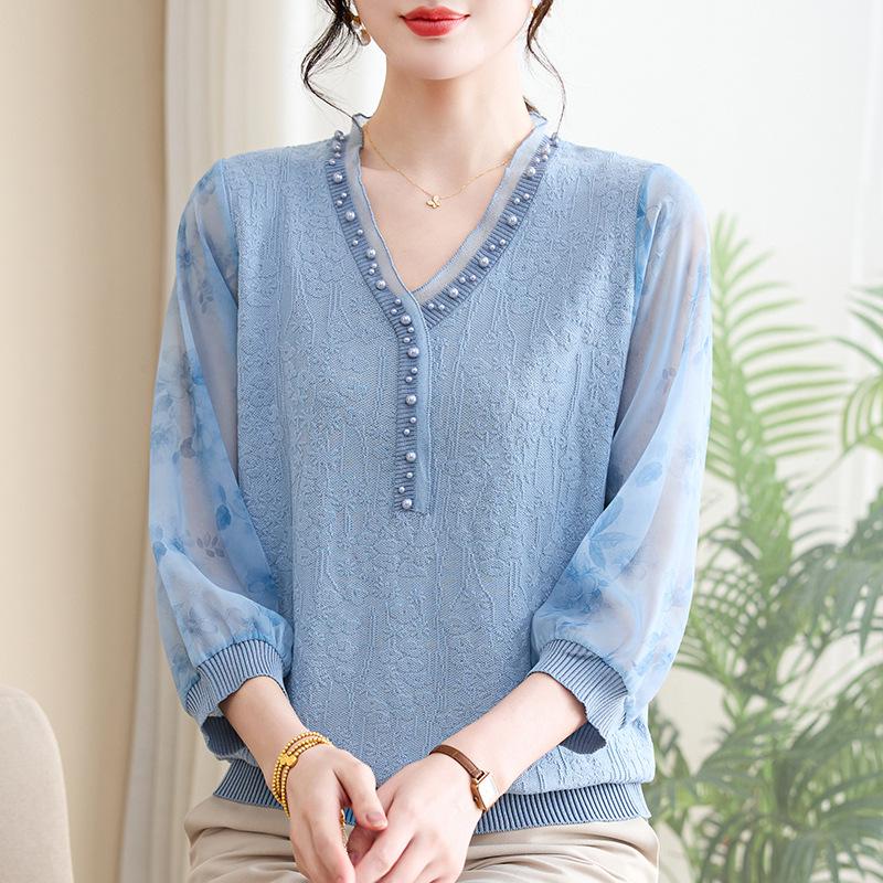 Mom's Stylish Sheer V-Neck T-Shirt for Middle-Aged and Elderly Women, Lightweight Knit Top with Seven-Point Sleeves