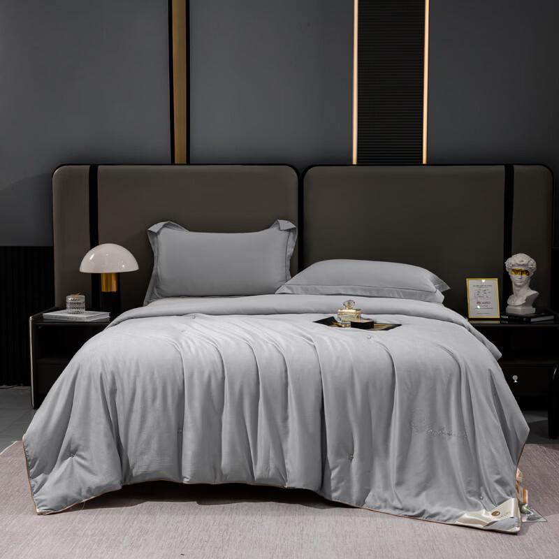 Grace Satin Jacquard Tussah Silk Quilt