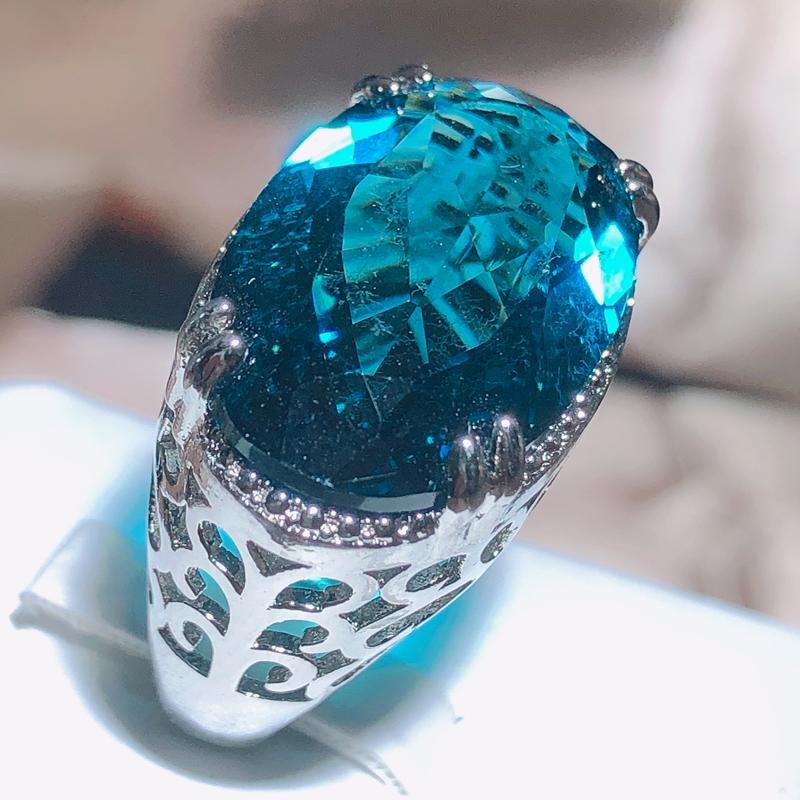 2022 Nuovo Anello Eagerato Grande Zircone Donna Punzonato 925 Festa Regalo di Compleanno Anello Oversize con Pietra Principale Blu