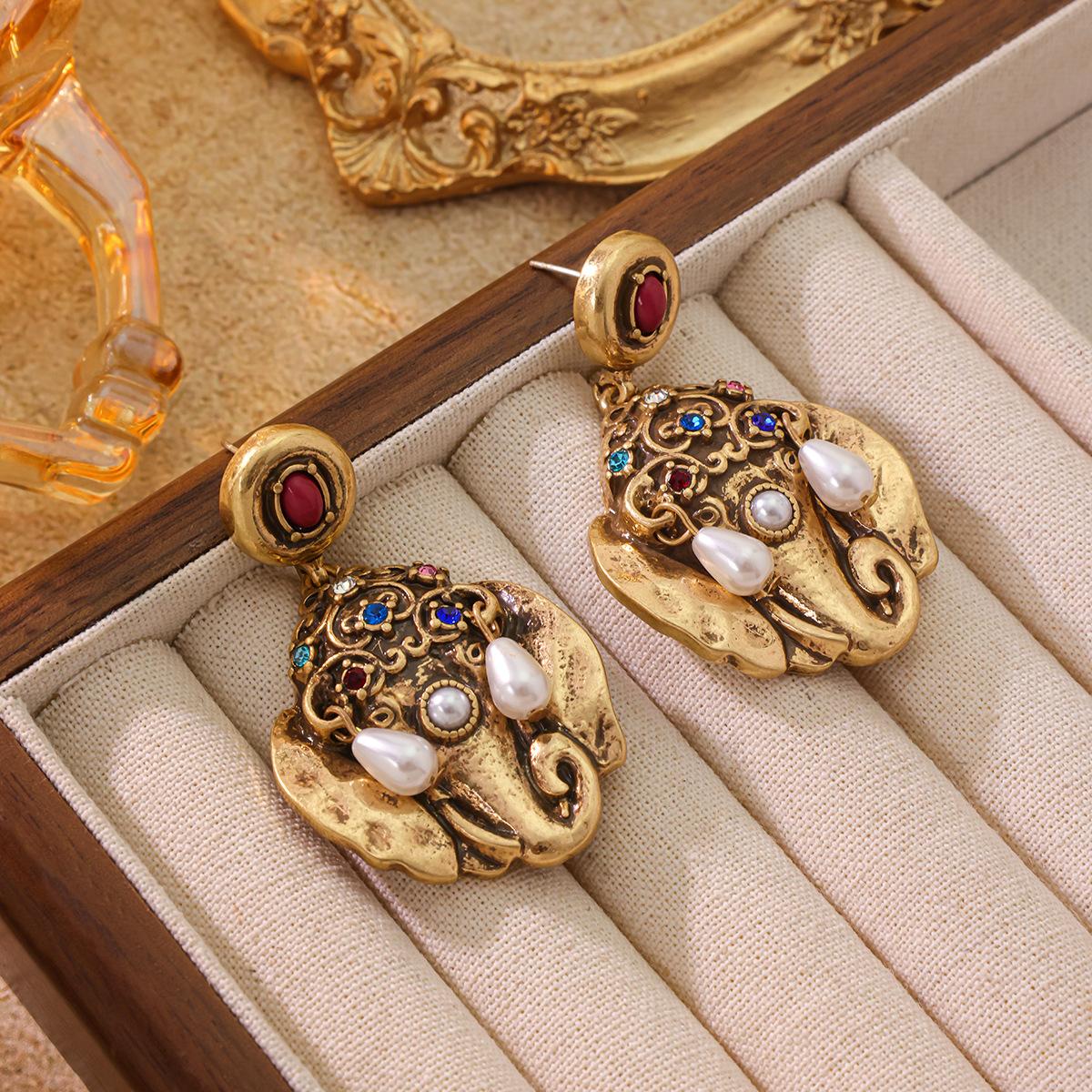 Vintage Studded 925 Silver Needle Mini Elephant Earrings