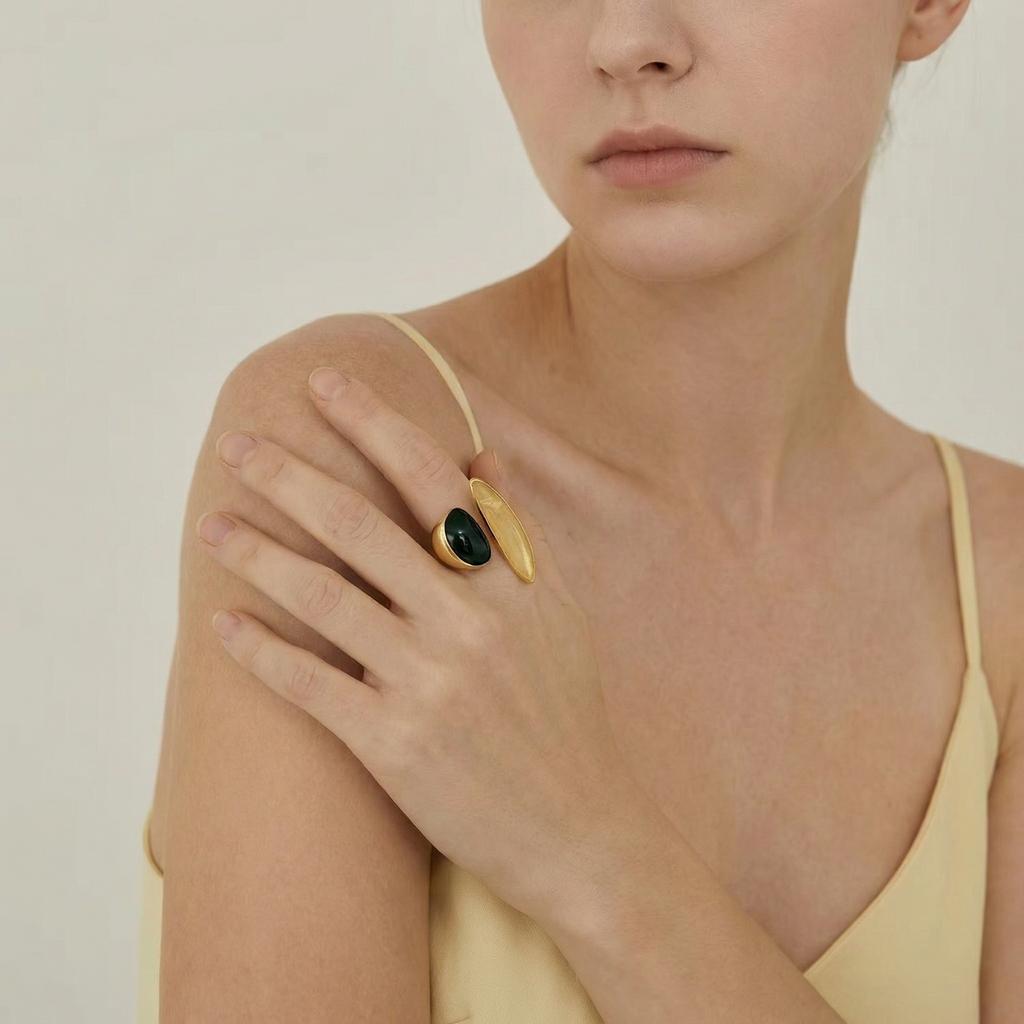 Badu French Vintage Irregular Crystal Open Ring Minimalist Black Gemstone Stackable Ring Geometric Pattern Fashion Jewelry