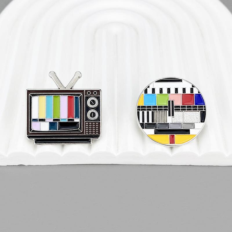 Cable Television TV Brooch 80s Vintage Enamel Pin No Signal Cute Retro TV Badge for Jacket Shirt Bag Decoration