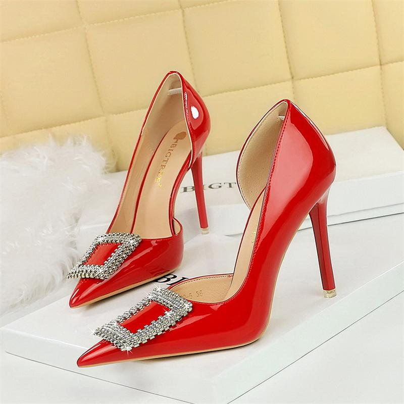 

Fashion Summer Party Pumps Thin High Heels Metal Buckle Patent Leather Pointed Toe Side Hollow Square Crystal Shallow Mouth Shoes 35