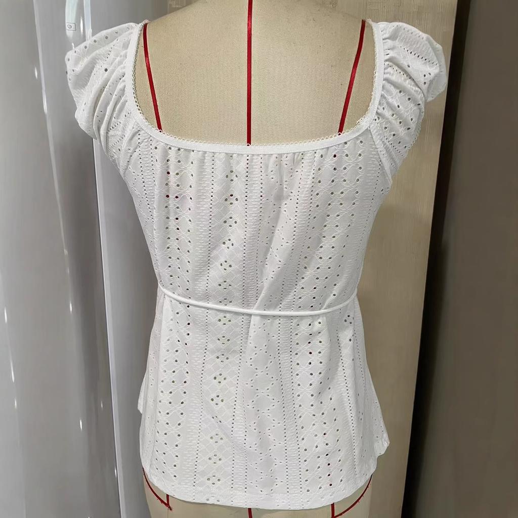 The New Women's Fashion Is Elegant and Stylish, Featuring A Short-sleeved T-shirt with A Patchwork and Hollowed-out Design