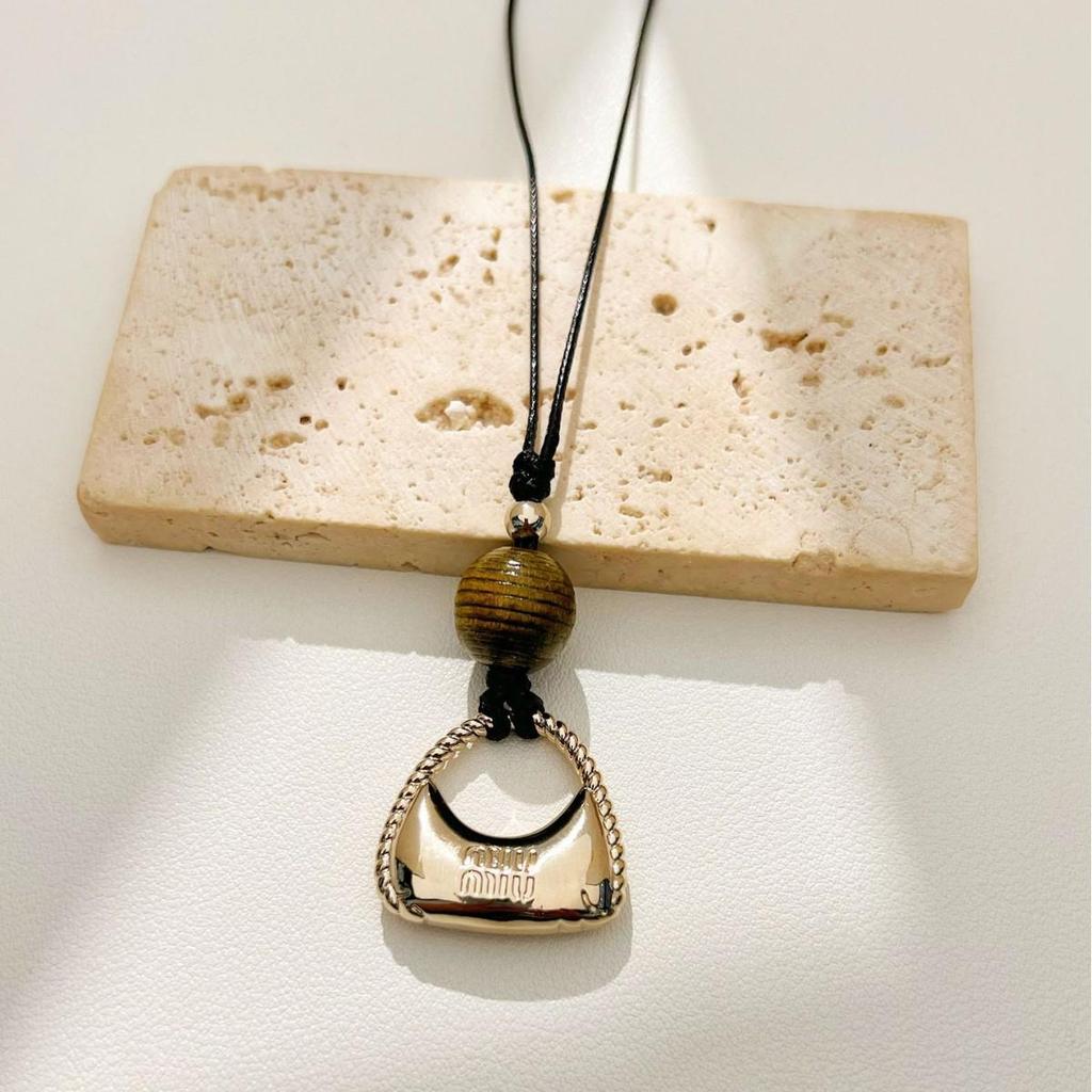 High-End Black Leather Cord Pendant Necklace – Versatile, Light Luxury Style