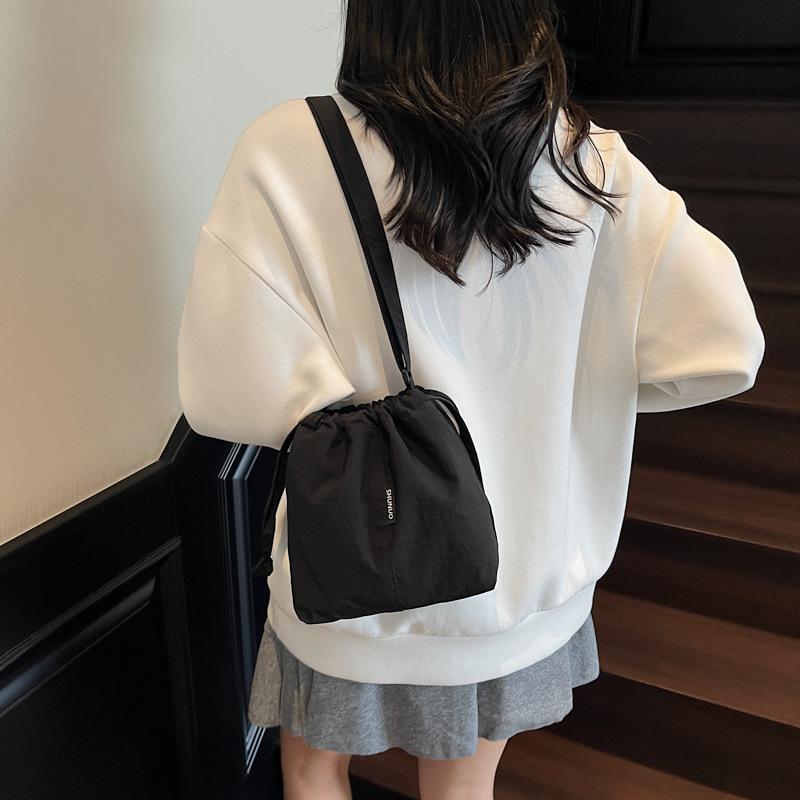 Summer Simple Large-capacity Messenger Bag Drawstring Bucket Bag Shoulder Bag Women's Leisure Commuter Bag