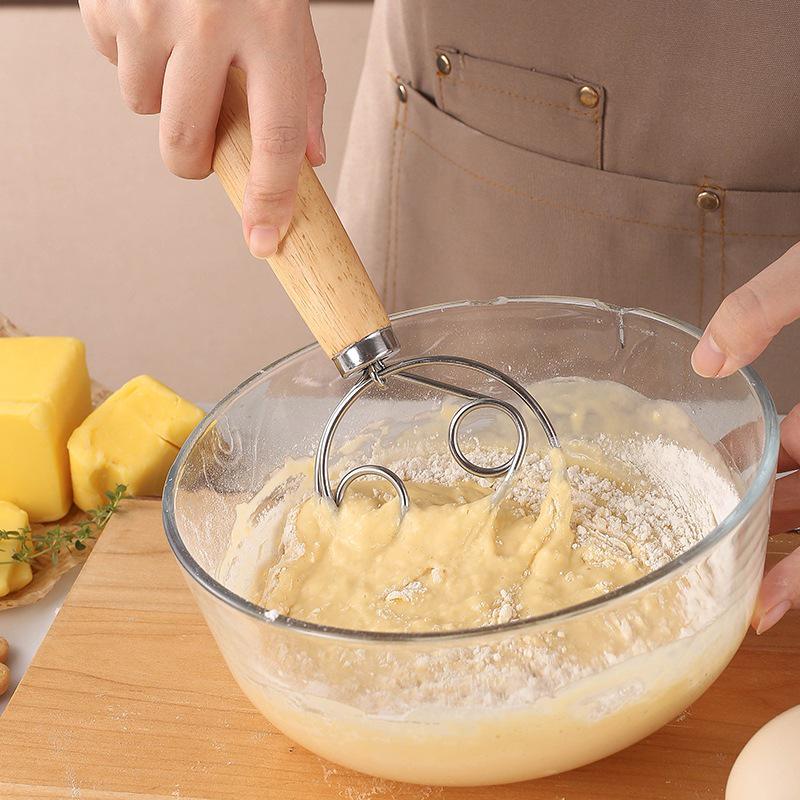 Zweiteiliges dänisches Teigschneebesen-Set mit Eichenholzgriffen