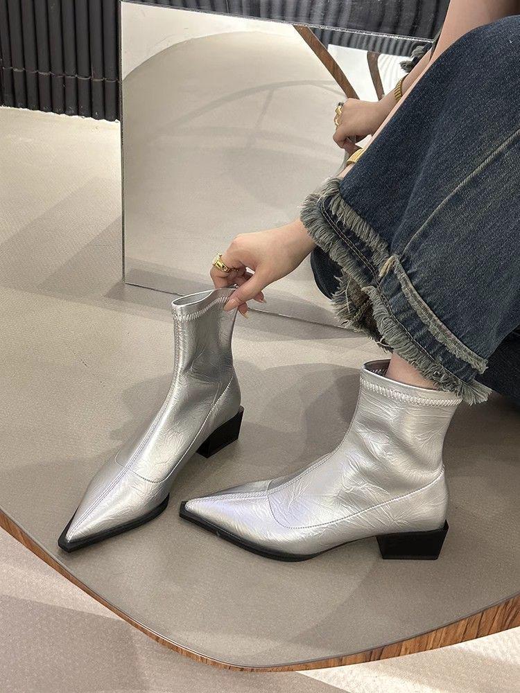 Dammode Franska Ankelstövlar med Tjock Klack 2025: Spetsig tå, Stretch, Mellanhög klack, Smickrande, Trendig design med kort skaft.