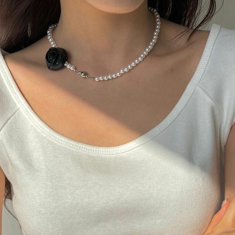 Three-Dimensional Flower Magnet Pearl Necklace Female Niche Design French Retro Versatile Temperament Fashion Neck Chain Collarbone Chain