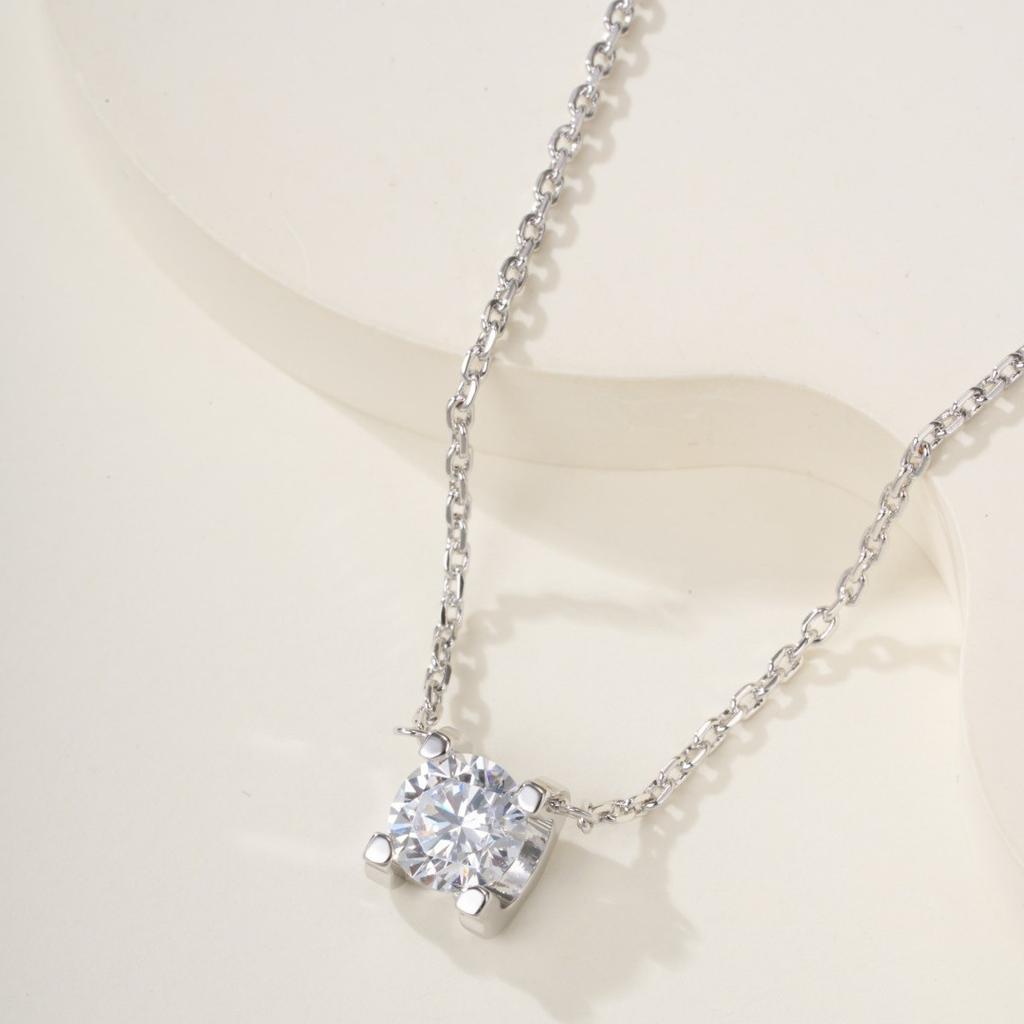Bullhead 1CT Necklace Women's Light Luxury Simple Single Diamond Design Zircon Clavicle Chain