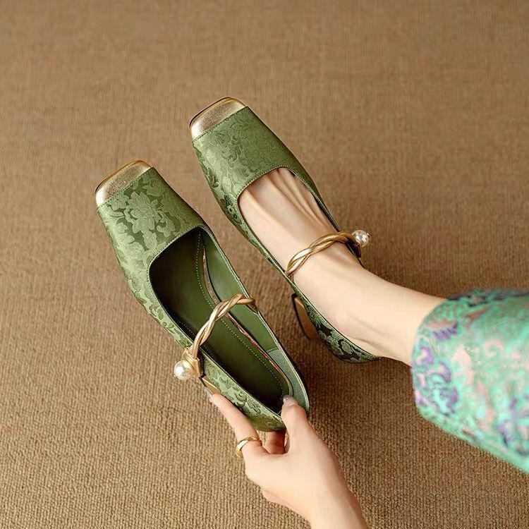 2025 Retro Chinesischer Stil Mary Janes mit eckiger Zehenpartie und hohen Absätzen aus Mikrofaserleder