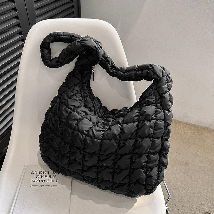 New Fashionable Pleated Cloud Bag Versatile Single Shoulder Portable Dumpling Bag Large Capacity Down Cotton Underarm Women's Bag